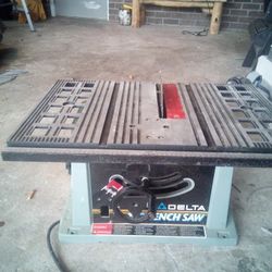 10 Inch Delta Table Saw With Brand New Blade