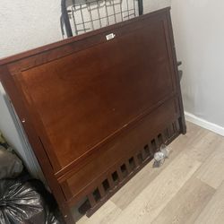 Baby Crib, Screws Are Included