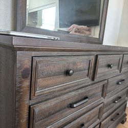Queen size bedroom set 