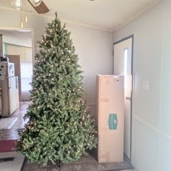 7'5" TALL ARTIFICIAL CHRISTMAS TREE W/ LIGHTS & STORAGE BOX