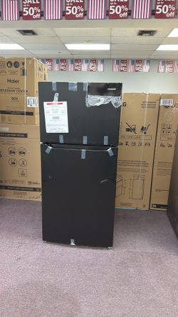 Frigidaire 20-cu ft Standard-Depth 30-in Wide Top-Freezer Refrigerator ( Black) Garage Ready