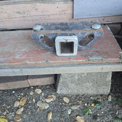 Bult On Tie Hitch 40$