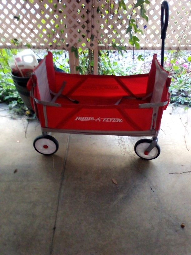 Red Radio Flyer Wagon∅