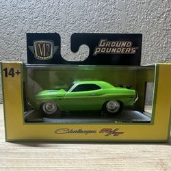 M2 Machines 1/64 1970 Dodge Challenger R/T