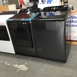 New Scratch And Dent Samsung Washer And Dryer Set. 1 year Warranty 