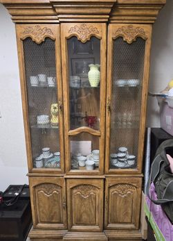 Hutch cabinet NEED GONE
