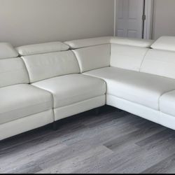 White Leather Couch / Mueble Blanco