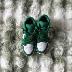 Air Jordan low. Pine green (GS)