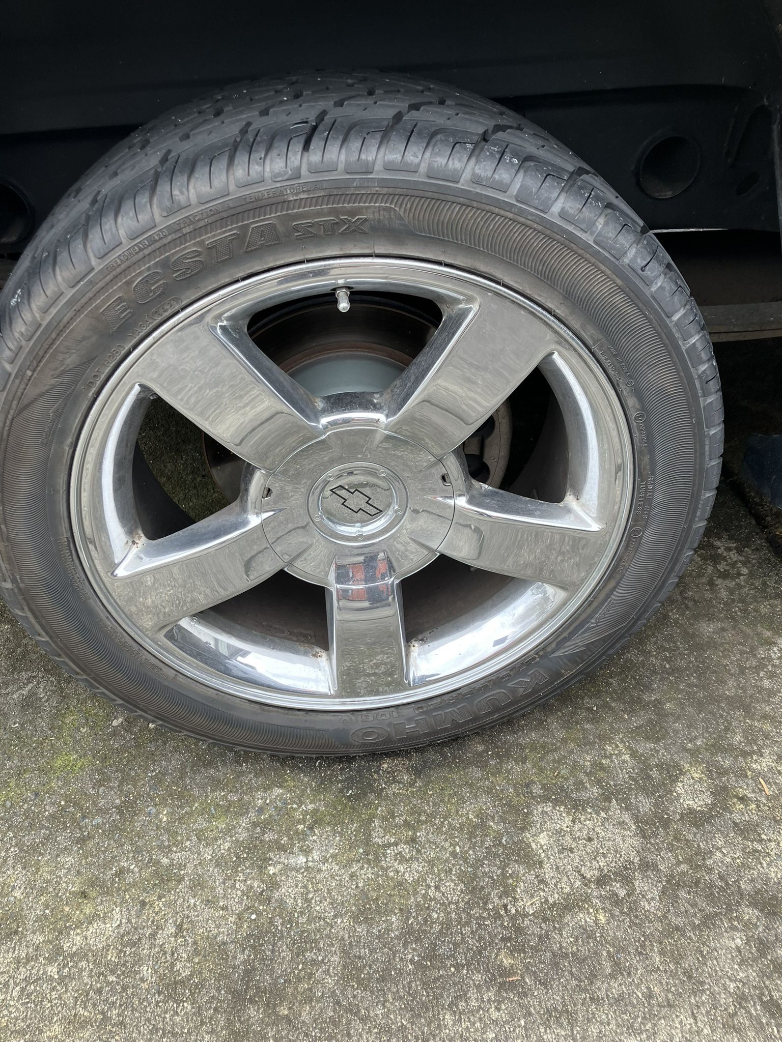 Oem Silverado Ss 20s Stock With Like New Tires 6 Lug