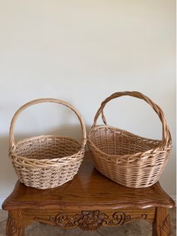 Woven hand baskets with handle