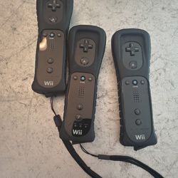 NINTENDO WII BALCK WIIMOTES CONTROLLERS 
