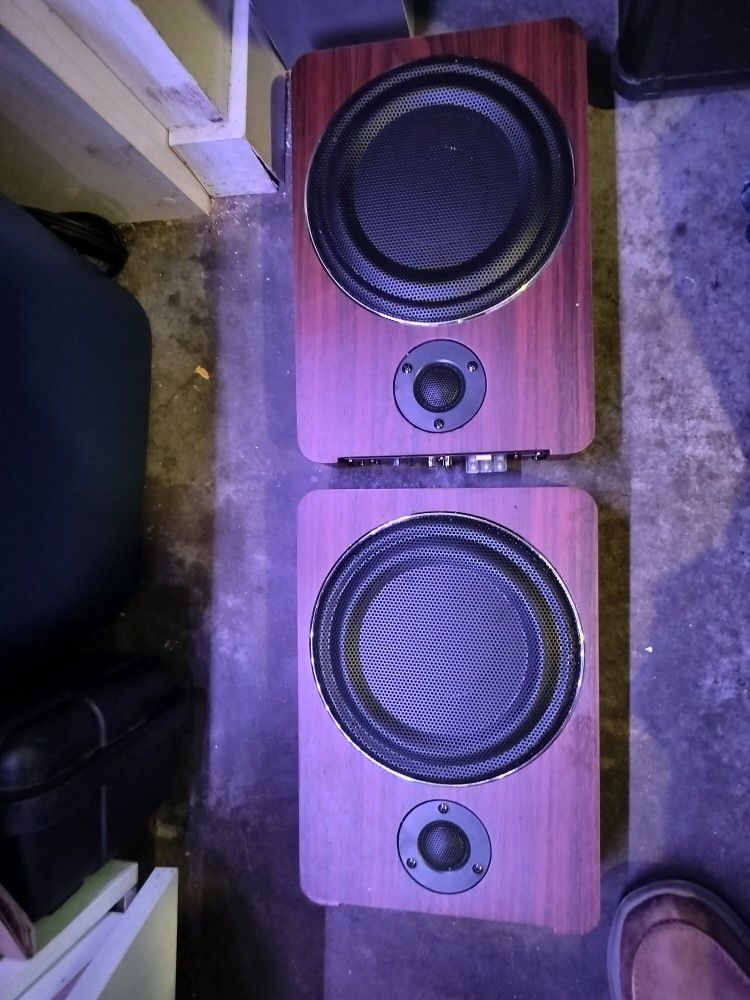 2 Speakers For Sell