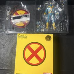 Mezco One 12 Deadpool X-Men Blue Yellow 2017 SDCC Exclusive l