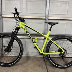 Trek Roscoe 7 Mountain Bike 