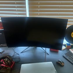 32’ Westinghouse Gaming Monitor 