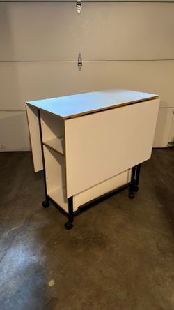 Pending - FREE Folding Craft/ Cutting Quilting Table