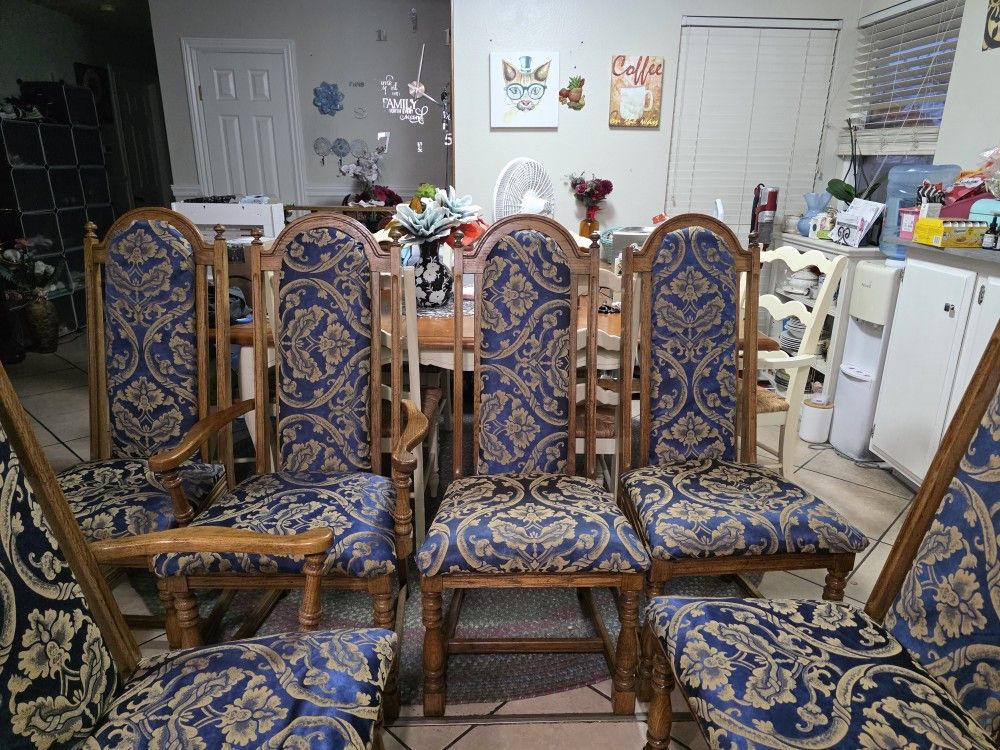 6 Victorian Antisue Gothis Chairs