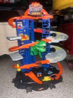 Hot Wheels City Robe T-rex Ultimate Garage