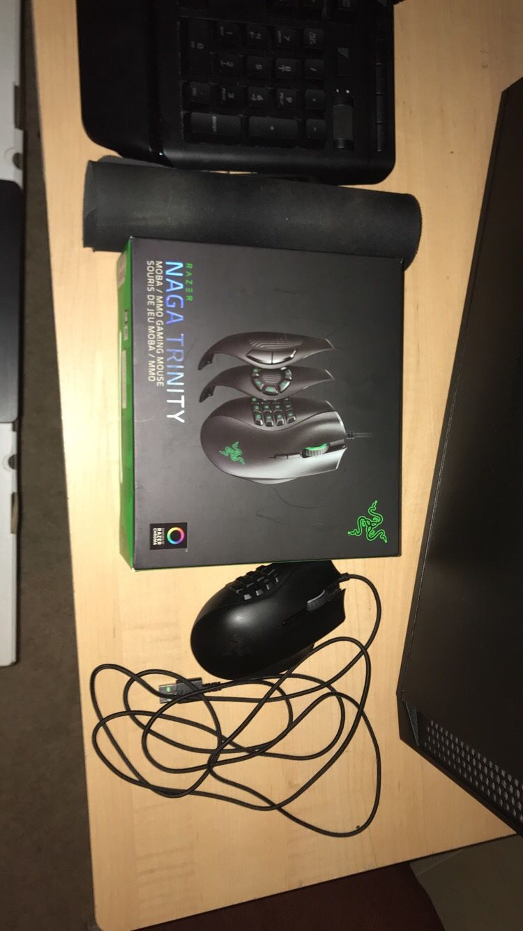 Razer NAGA trinity MOBA MMO gaming mouse (with attachments)