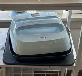 Cricut heat press & mini press $35