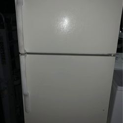 GE top freezer refridgerator