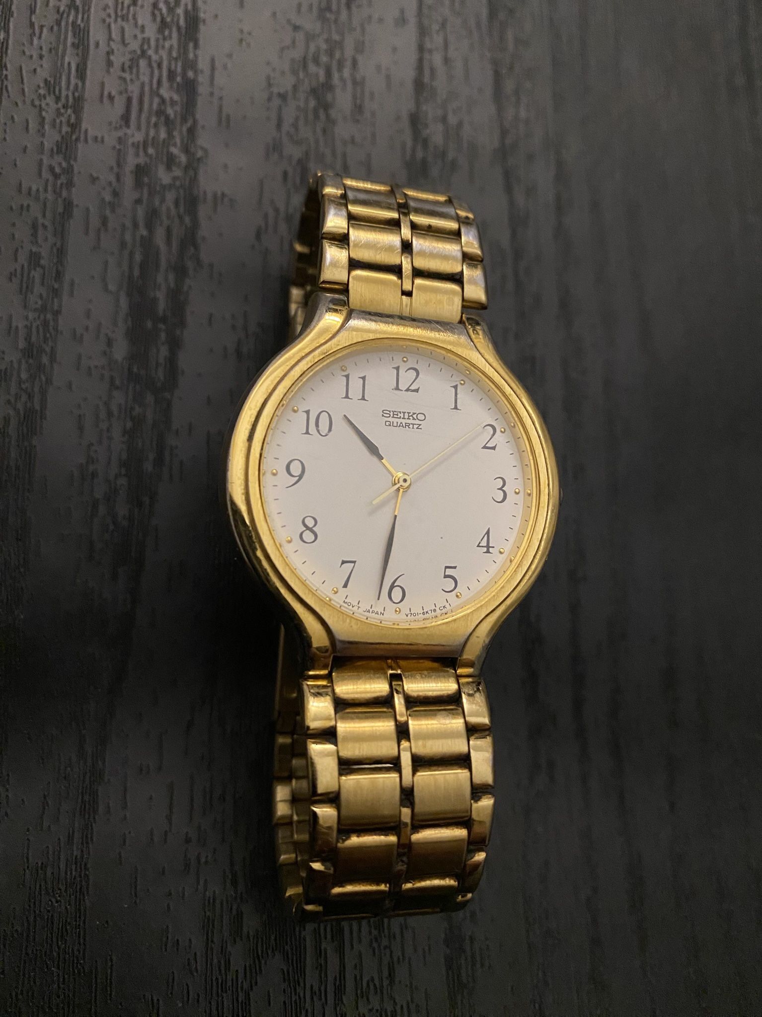 Seiko V701-6K09 Watch