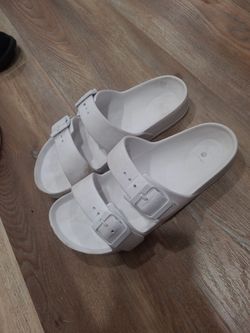 Women's/girls'  beach/pool shoes, size 6