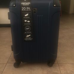 New Travelers Club Rolling Suit Case