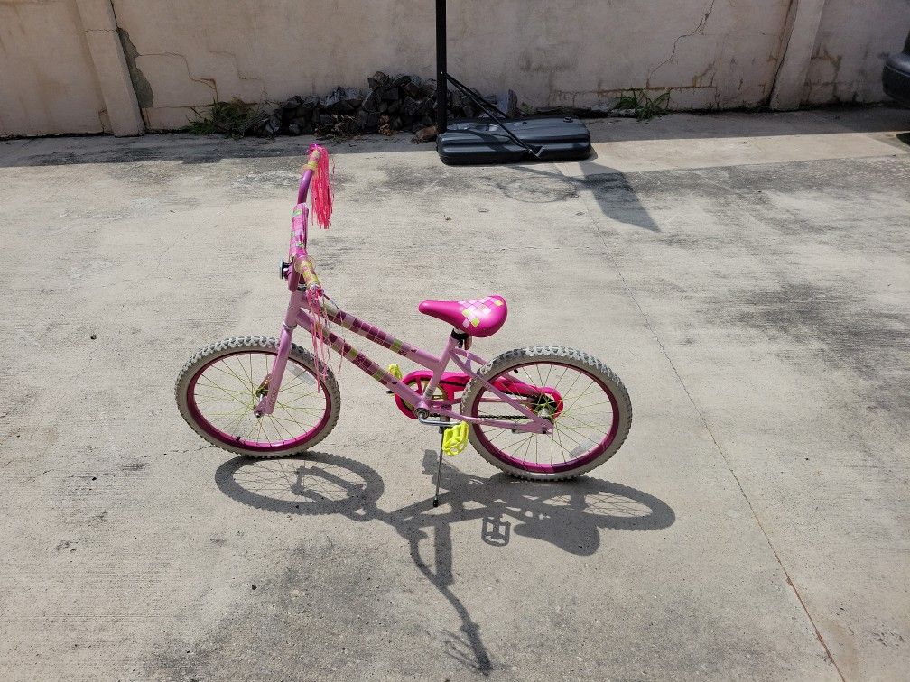 Huffy Girls' Bike w/ adjustable
seat