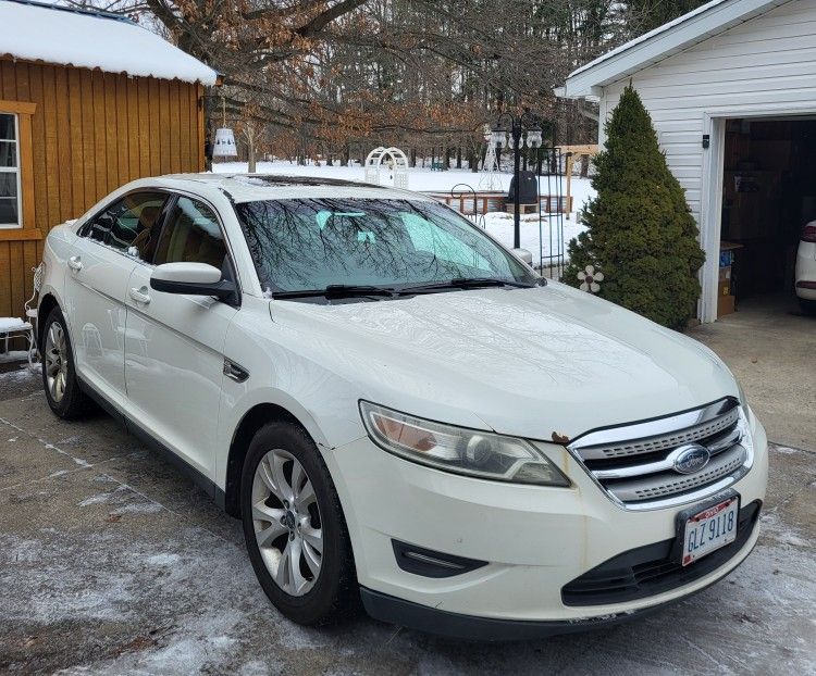 2010 Ford Taurus