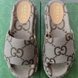 NWB GUCCI Platform Evolution GG supreme canvas Slides 