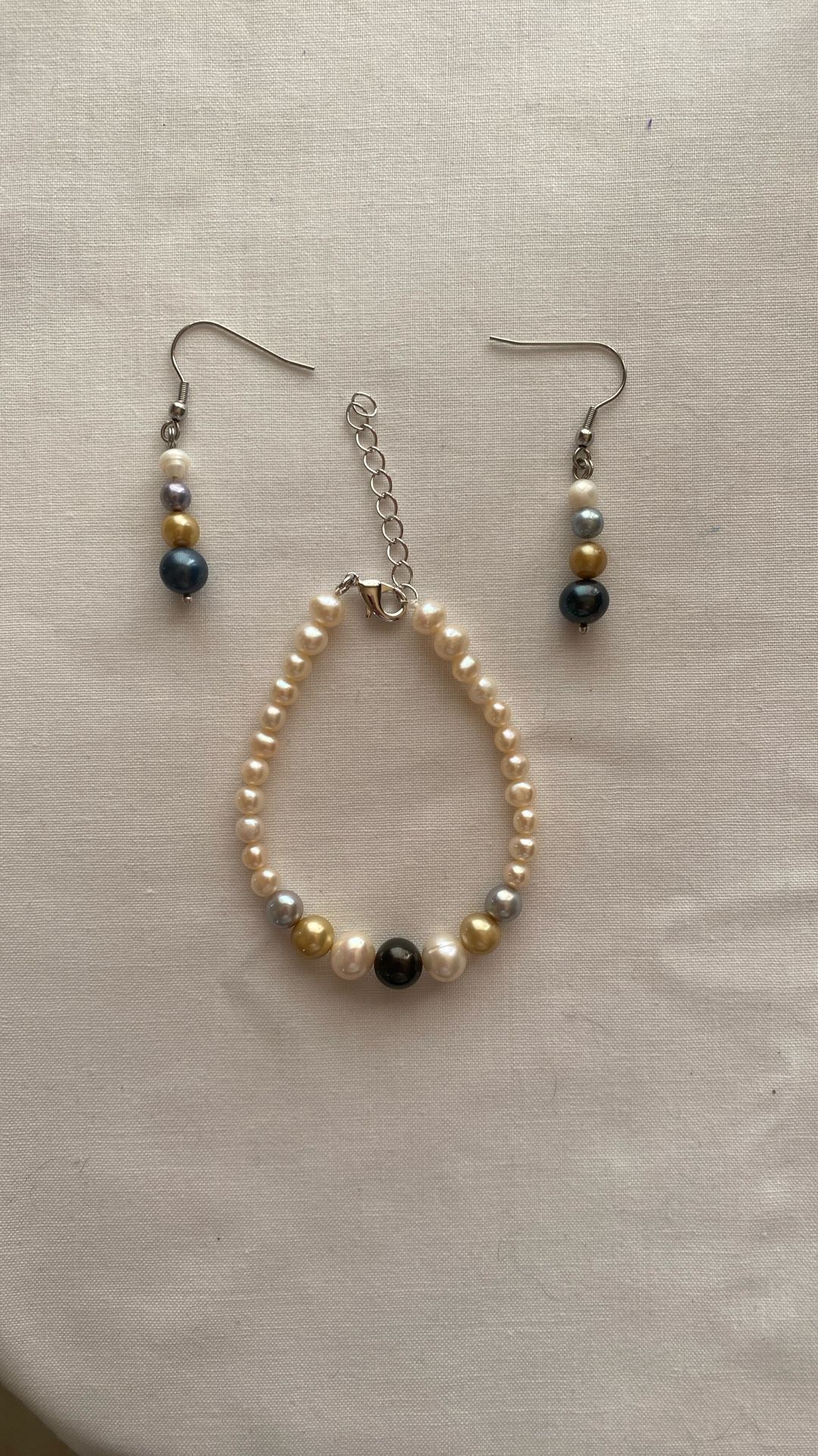 New Faux Pearl Bracelet And Dangle Earrings Set
