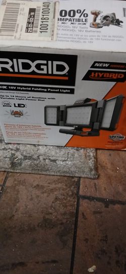 RIDGID 18V Hybrid Folding Panel Light