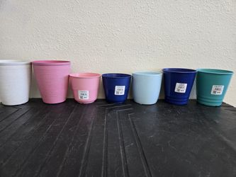 plastic pots 