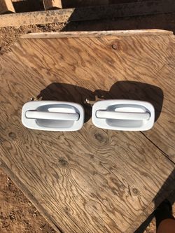 2005 Chevrolet Tahoe passenger door handles