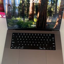 MacBook Pro 16.  M1