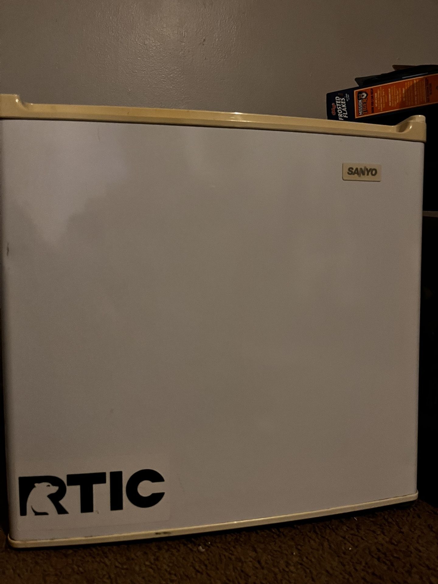 Mini Fridge 🥶❄️