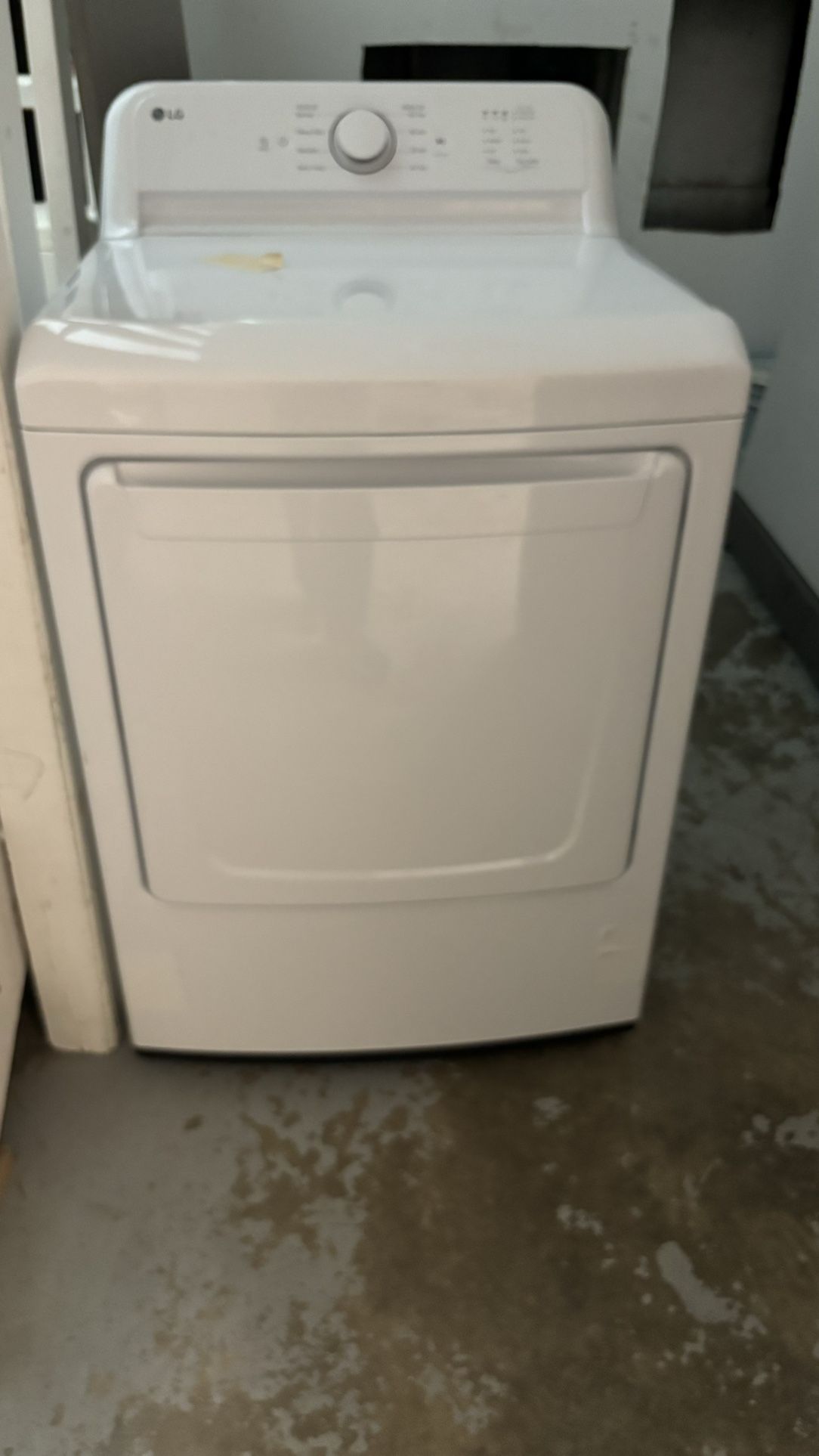 LG Electric clothes dryer