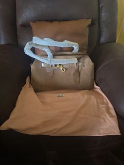 LUXURY CAMEL COLOR,NICE PURSE