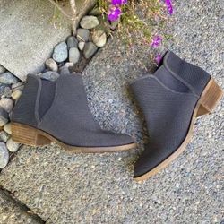 Kensie Women’s Gray Booties Size 7.5 