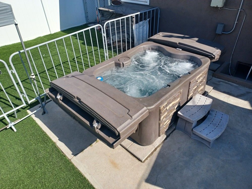 Tuff Spa Hot Tub Jacuzzi for Sale in San Bernardino, CA - OfferUp