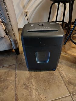 Paper and credit card shredder