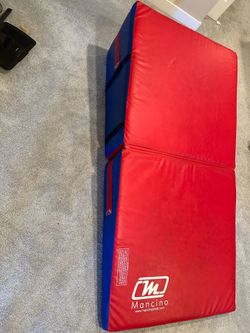 Foldable inclined gymnastics mat