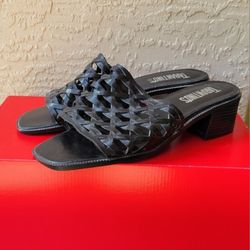 LADIES SIZE 8B BLACK SANDALS by TARANTINO'S...GENUINE LEATHER UPPER 