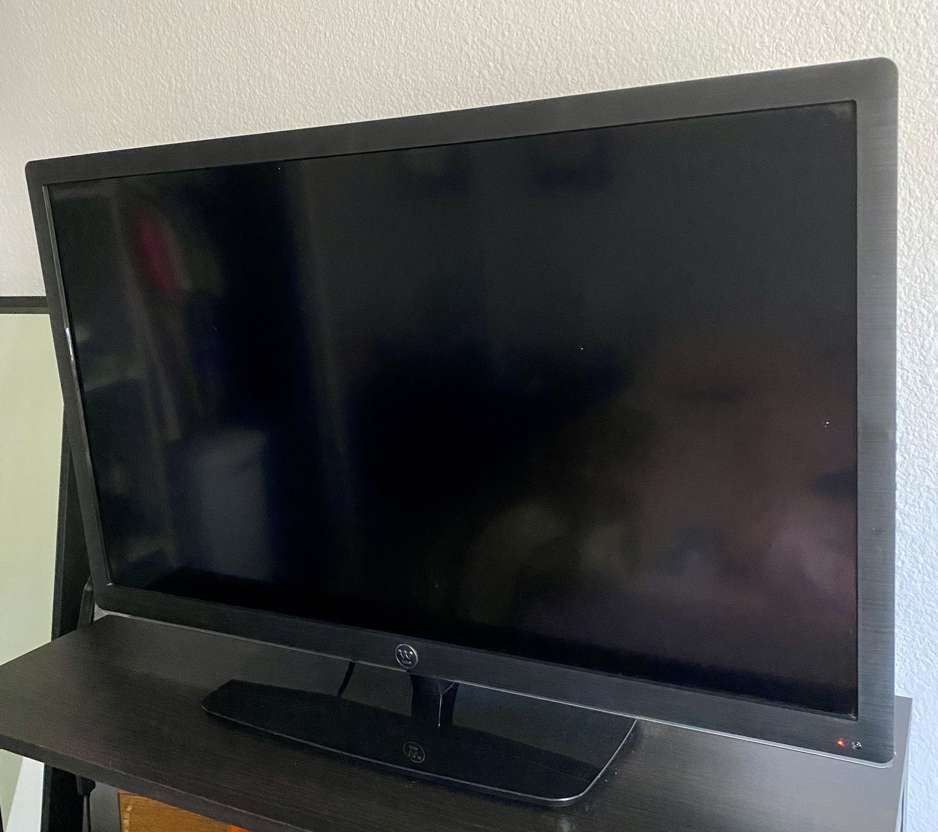 Westinghouse 32” TV w/ Roku Stick