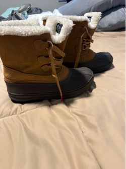 Brand new Nautica children’s snow boots size 4