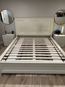 California King Bed w 4 drawers