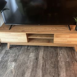 59" TV Stand for Living Room, Mid Century Modern Entertainment Center for 55/60/65 inch TVs, Wooden Low Profile TV Console with Fluted Sliding Doors a