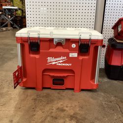(New) Milwaukee 22 in. Packout 40 qt. XL Cooler
