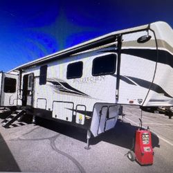 2022 BIGHORN TRAVELER 39MB 